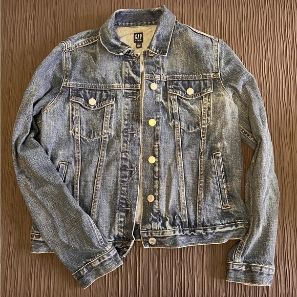 Woman’s Gap Denim Jacket. - Picture 1 of 2